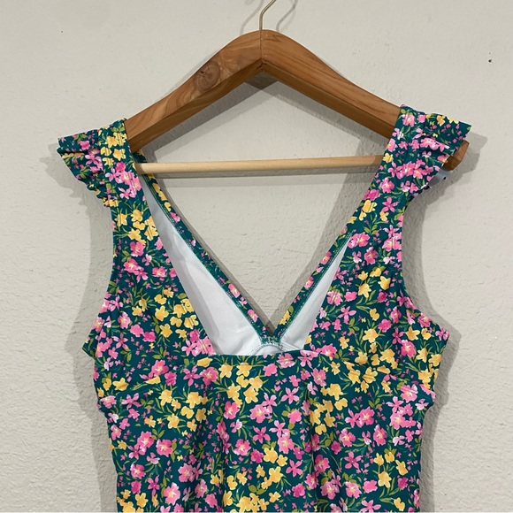 Ruffle Shoulder Ruched Full Coverage Swimsuit - Picture 9 of 15